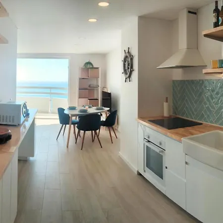 Apartment The View - Modern 1 Bed Flat Beachfront