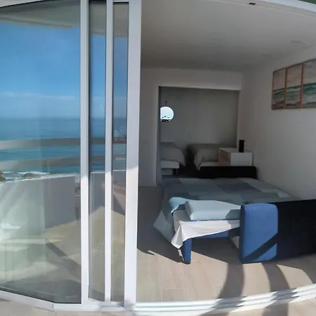 The View - Modern 1 Bed Flat Beachfront Portimao