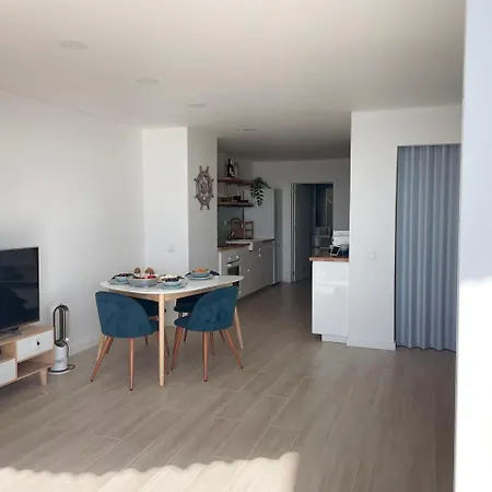 Apartment The View - Modern 1 Bed Flat Beachfront *