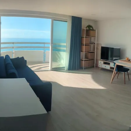 The View - Modern 1 Bed Flat Beachfront Portimao